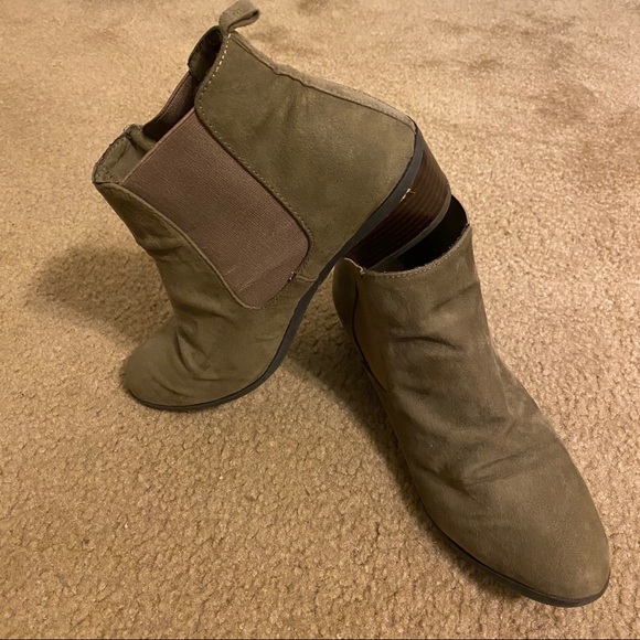 Old Navy Shoes - 🌟 3 for $15 || Old Navy || Faux Suede Booties